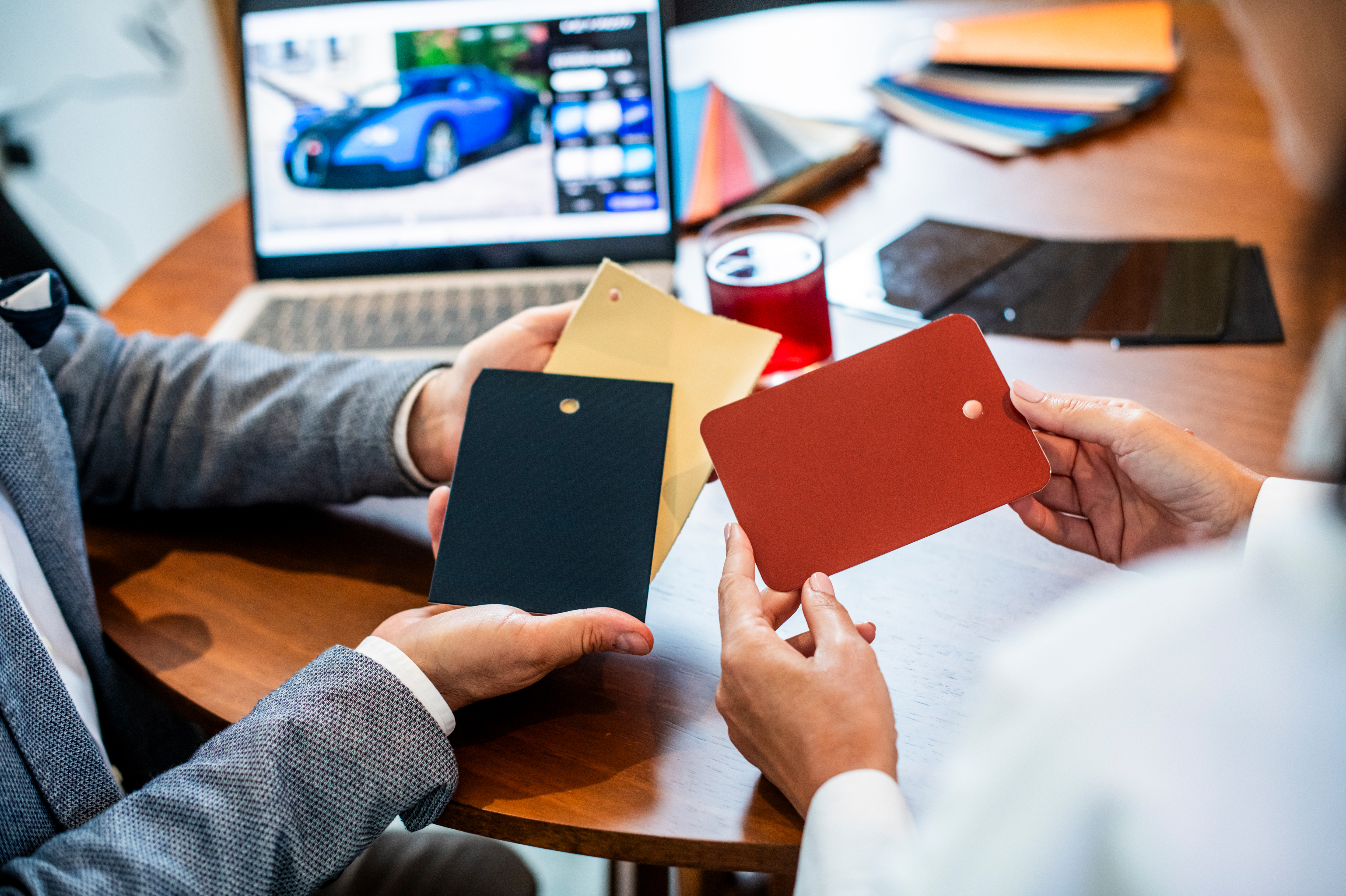 In addition, Bugatti launched a configurator for the Veyron during the time of the La Maison Pur Sang Veyron 20 Years’ unveiling at Pebble Beach.